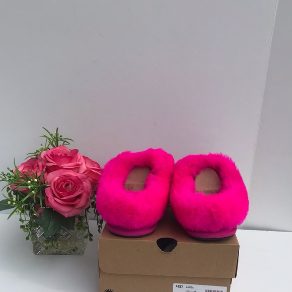 UGG Moraene Slippers - Picture 11 of 12